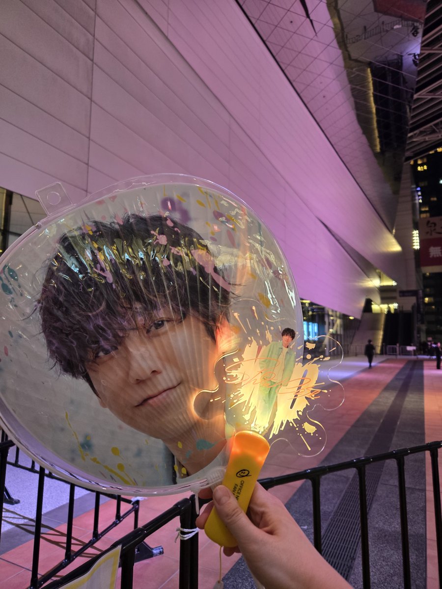 Hayanino_1796to's tweet photo. 1日過ぎちゃったけど…
1年前の10月1日6年振りに生でにのさんを見る事が出来た最高な日からもう1年経ったなんて😭😭
席は天井席だったけど、同じ空間同じ空気を吸えただけで感動😭
1人参戦だったけど、にのさん大好きな人達に囲まれて幸せな日でした🥰
#showcase
#二宮和也 https://t.co/ob6JWvataJ
