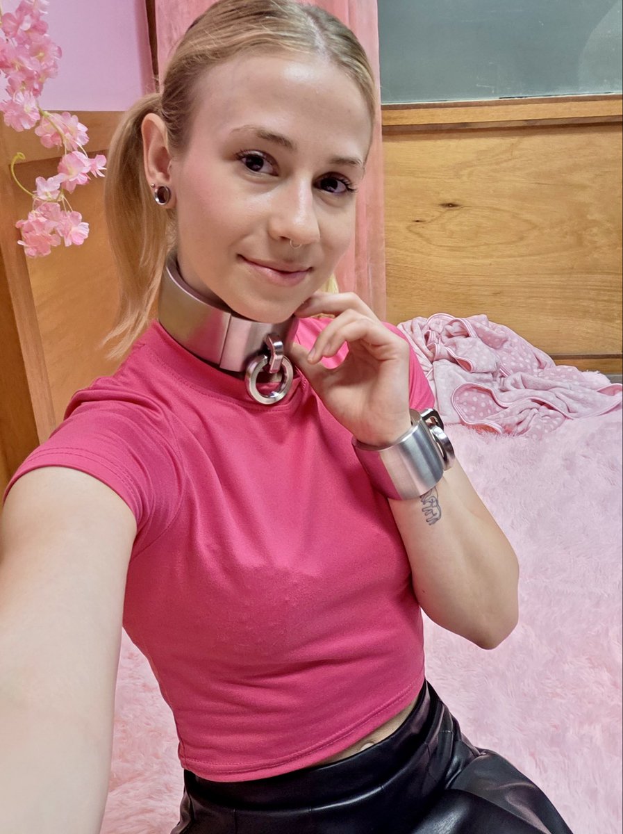 LillyVanilli_'s tweet photo. Love heavy steel 🩶🩷🖤 #swedishcollar #cutegirl #heavysteel #netherlands https://t.co/5ioeJBk4S3