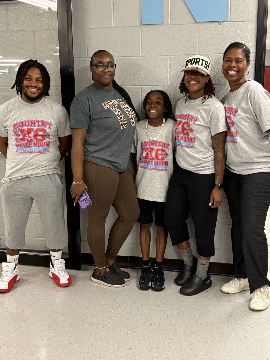 npmspanthers's tweet photo. What are you doing on Fall Break? Well, Teddy will be in middle Tennessee to compete at the STATE level in cross-country. He will be representing NParkway and Defend the Den on a whole new LeVeL. We had a send off for him and Coach Farmer. Run Teddy @suptking @ChontelBri30557 https://t.co/YoFWTBwHX6