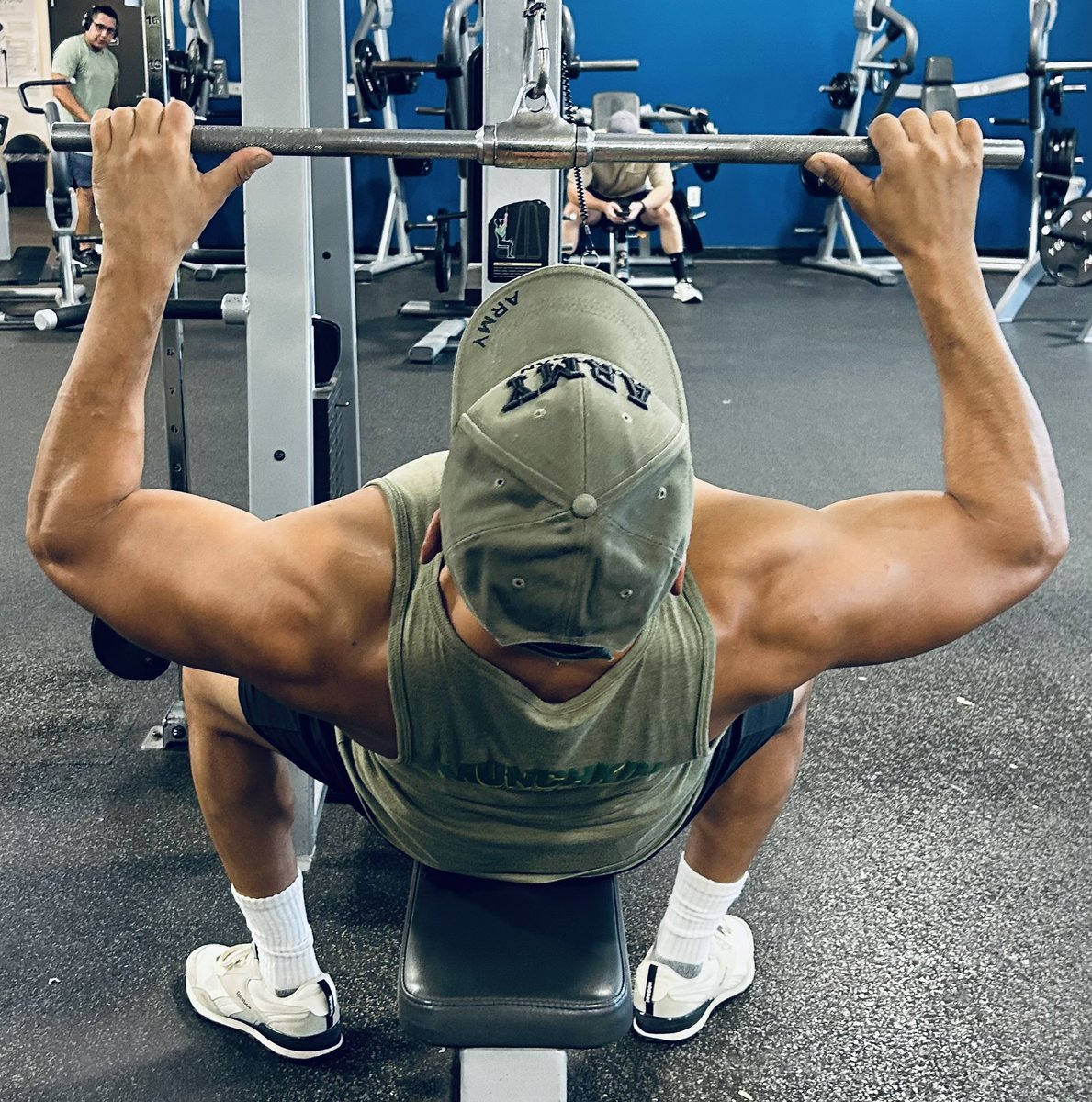 SpartanRob75's tweet photo. Happy upper body Friday! We lift heavy &amp; we like it! Keep them muscles strong &amp; lean that way. Am I 51 cuz I bench like I’m 31! Class of 93? No way that’s old ppl! Let’s get sum Spartans!
Kiss Leonidas’ fav soldier baby @lilhousgreendor 😘😘 https://t.co/jETNbhXNQY