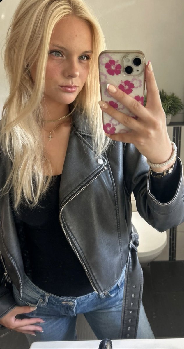 littlecuck60473's tweet photo. Ruin @cuckforkira for me we have a challenge first to cum becomes a slave for a week😈😈

Ruin his irls 
Kira and Svea 

#cuck #sissy #cuckold #wankchat #wankbattle #chav #milf #bop #porn #findom #humiliation https://t.co/zaQluDa66K