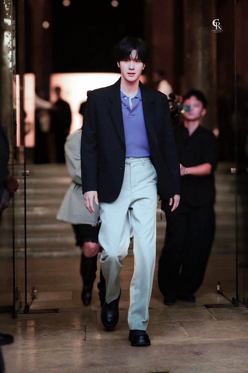 ZhanCheng_9704's tweet photo. 🦊 29092026 Icicle Paris Fashion Week

📸 ERhickey-0113X0905 / 3

#展轩 #Zhanxuan 
#PFW #IcicleSS27 https://t.co/jMuoeUTxi8