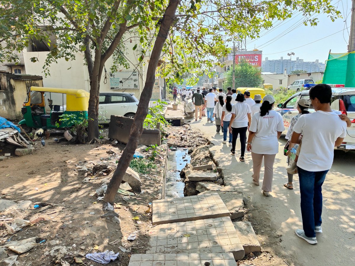 SarjapuraRaste's tweet photo. .@comm_blr_south .@DCPSouthTrBCP @MALimbavali 
Kindly take note of the expedited speed at which repair work was carried out at Indiranagara in GBA East.
We expect the same zeal and dedication to carrying out repair works on Haralur Road!

#FixHaralurRoad https://t.co/waIBXqqKlS