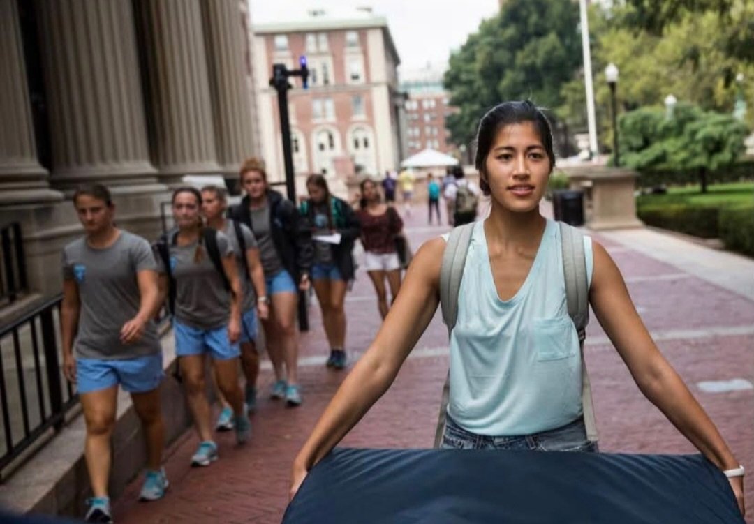 AzPetrich's tweet photo. Emma Silkowicz.

Raped college student, Columbia Univ.

Ignored by administration, dismissed her rape allegation and  allowed him to remain on campus.

Carried the mattress she was raped on around campus as silent protest.

Carried it to collect her diploma.

She was a sophomore. https://t.co/9zYQRuAhM2