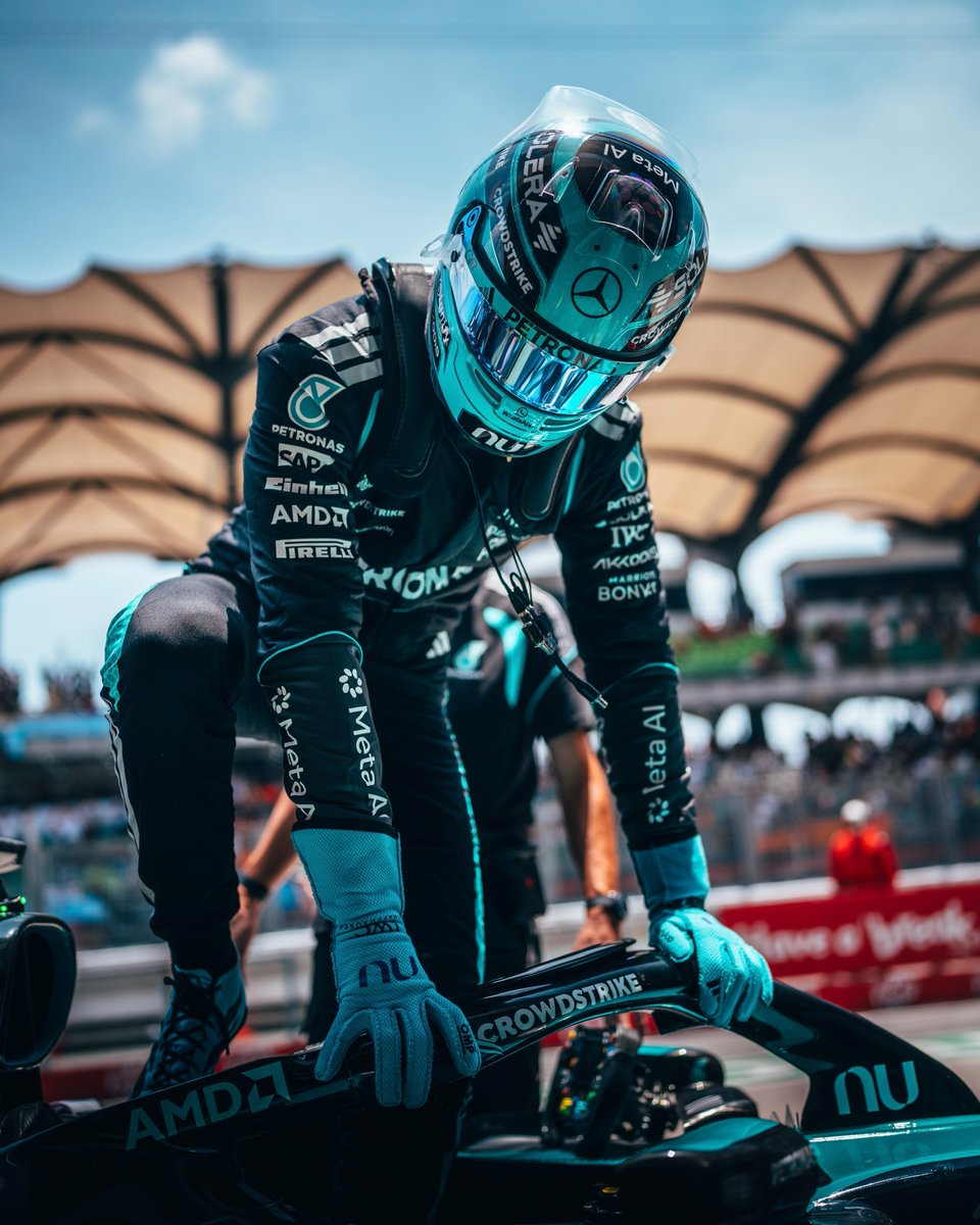 MercedesAMGF1's tweet photo. Just can’t get enough of these Sepang shots 🇲🇾 https://t.co/UhzvwV4D84