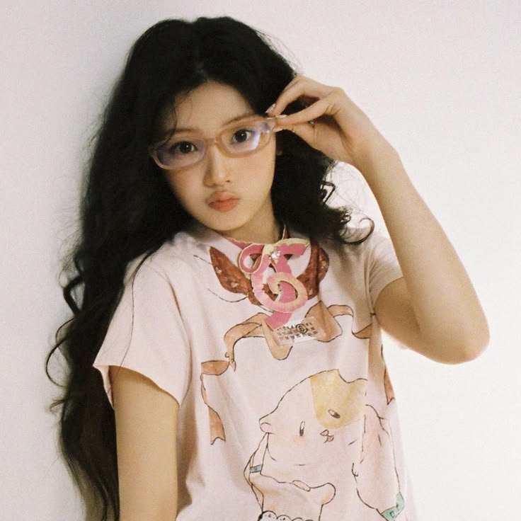 nochurism's tweet photo. anime                                        real life https://t.co/ycOFkPH2ec