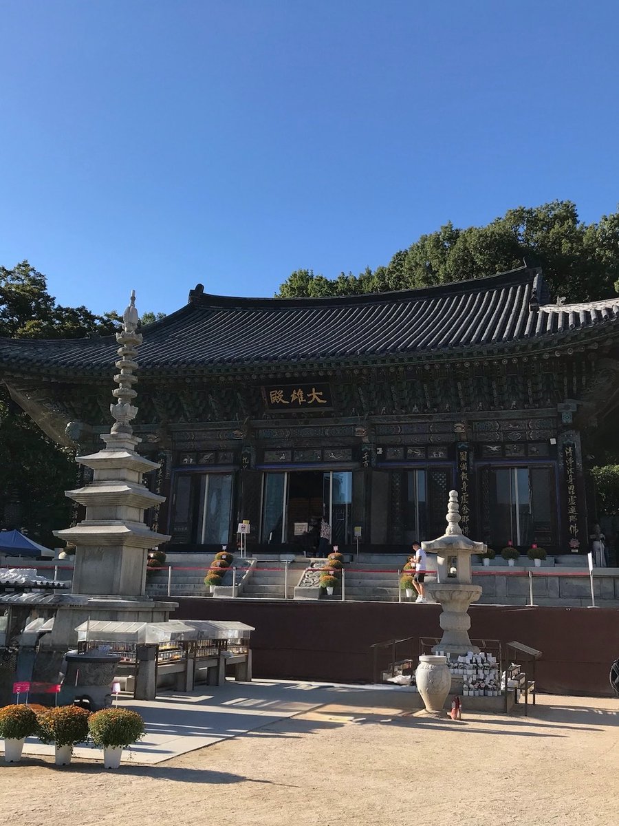 qwepouw's tweet photo. 봉은사 팔찌 드디어 삼 !! 
저는 행운을 상징하는 탄생석 합장주로 구매했다네요 🍀🤞🏻 https://t.co/Hp9TEagAQe