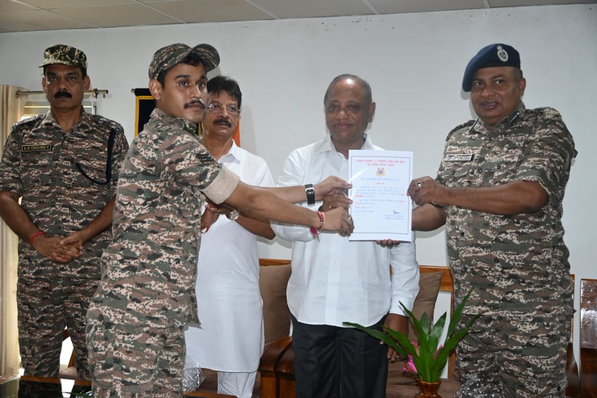 147BNCRPF's tweet photo. Appreciation Letters were awarded to 147 BN in recognition of its commendable contributions towards humanitarian service and tree plantation, Best Sanitation Employee and personnel who work in the fields of Hindi writing and oratory by Hon’ble MP Shri Parimal Suklabaidya. https://t.co/XRWk4QCPex