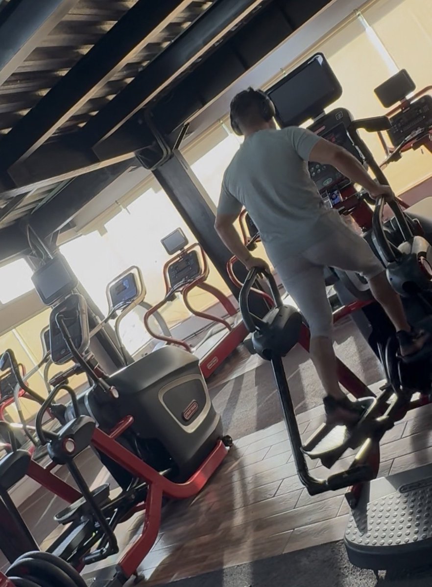 Ch1c0sD3L4C4ll3's tweet photo. De la serie vamos al Gym: De lo más cómodo y sexy ejercitar sin interiores ¿qué opinan #ChicoDelGym #hiciDLCalle #StreetGuy #RealGuy #Paparazzi #Corresponsal desde #CDMX #DistritoFederal #México https://t.co/TZMFVl358U