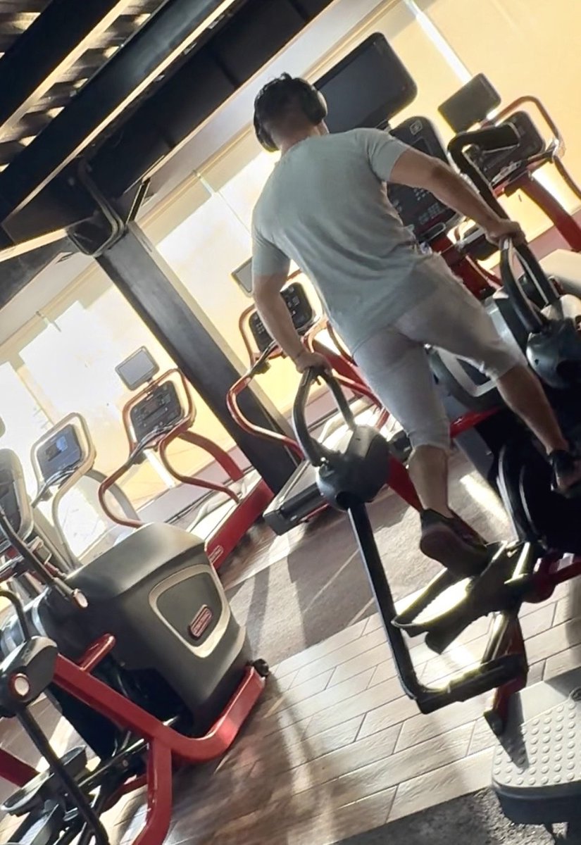Ch1c0sD3L4C4ll3's tweet photo. De la serie vamos al Gym: De lo más cómodo y sexy ejercitar sin interiores ¿qué opinan #ChicoDelGym #hiciDLCalle #StreetGuy #RealGuy #Paparazzi #Corresponsal desde #CDMX #DistritoFederal #México https://t.co/TZMFVl358U