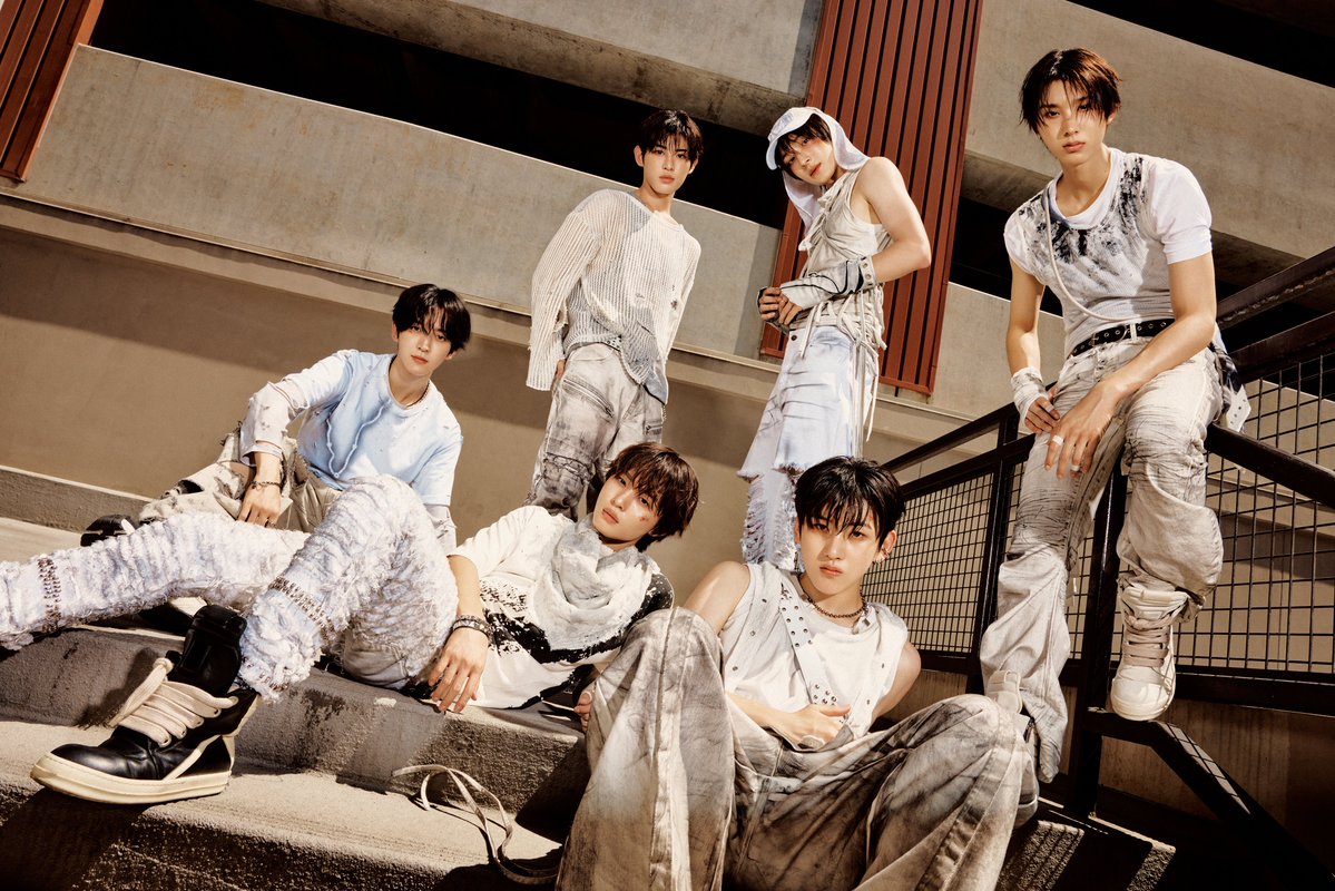kickflip_jype's tweet photo. Kick Off The Wall MV Photo🤍🌆 #5

KickFlip The 5th Mini Album "KICK OFF THE WALL Pt. 1"
2026.10.06 6PM (KST) Release!

Pre-save &amp; Pre-add : https://t.co/I7T5LNBRJF

#KickFlip #킥플립
#KICKOFFTHEWALL_Pt1 
#KickOffTheWall https://t.co/firSkQ49c0
