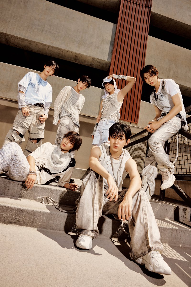 kickflip_jype's tweet photo. Kick Off The Wall MV Photo🤍🌆 #5

KickFlip The 5th Mini Album "KICK OFF THE WALL Pt. 1"
2026.10.06 6PM (KST) Release!

Pre-save &amp; Pre-add : https://t.co/I7T5LNBRJF

#KickFlip #킥플립
#KICKOFFTHEWALL_Pt1 
#KickOffTheWall https://t.co/firSkQ49c0