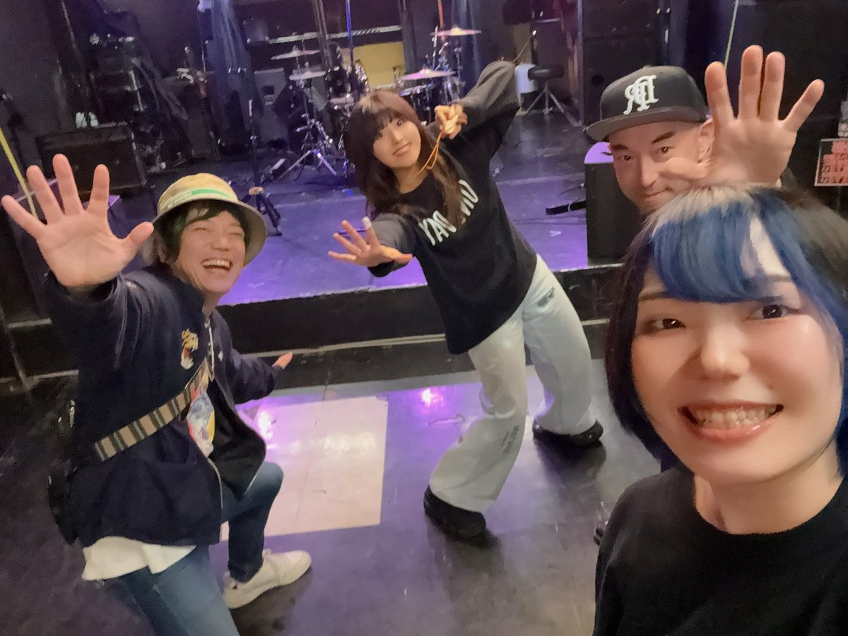GRANDCOLORSTONE's tweet photo. 47都道府県ツアー福島編
郡山peak action
ありがとうございました‼️

好きな会場に好きな人が集まって
バチバチに演りあえて

幸せやなぁ😊

ここ数日めっちゃバタバタやし
なんなら今も携帯を開けたらバタバタやねんけど

歌を歌えること
それを受けとってもらえること
そうやんな
そのために生きてる https://t.co/8mqpzYmcIi