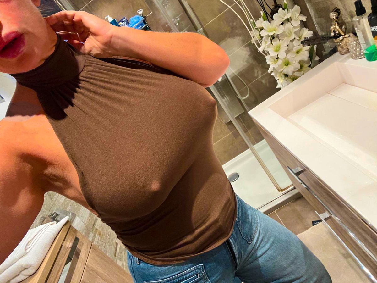 EvaAddams76's tweet photo. Do you like my new outfit for going out tonight? 👗✨

I’m feeling confident, stylish, and ready for a fun evening 😍💖 What do you think of the look? 😉🔥 https://t.co/qSigvDplKh