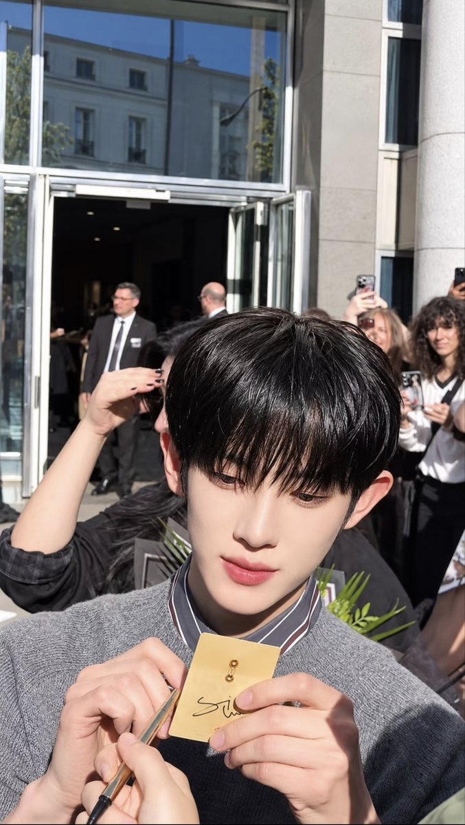XX00419's tweet photo. Pháp xinh đẹp,Lanvin và Siwoo đều thật hoàn hảo.

PARK SIWOO AT LANVIN PFWSS27 
#PARKSIWOOxLANVIN 
#PARKSIWOO https://t.co/BqGM7fhL6B