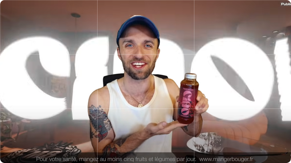 Guil21036's tweet photo. @Arkunir Squeezie sait qui sont les consommateurs de son kombucha https://t.co/0SgTzA3dLQ
