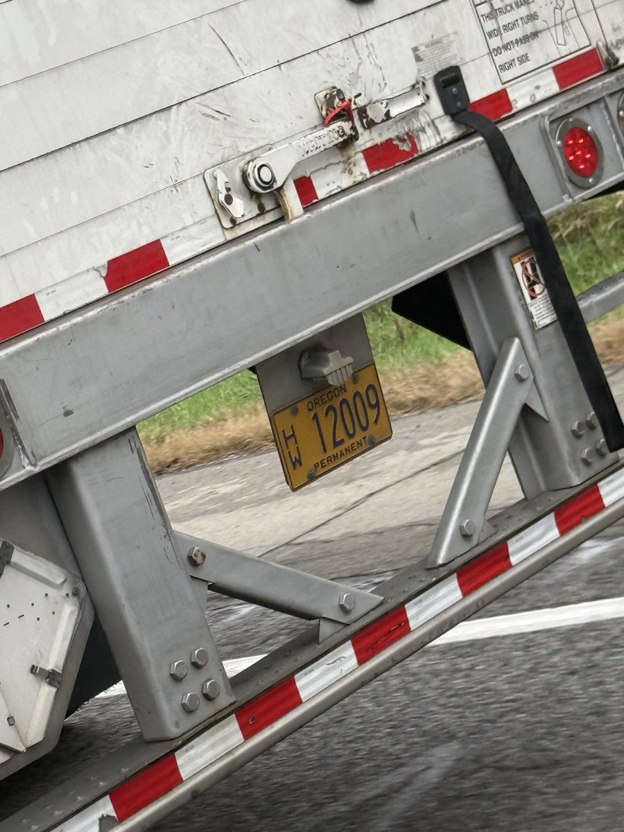 CarlaAgee's tweet photo. @FedEx One of your 18-wheeler drivers ran my husband and me off the road. This was dangerous and could have ended in tragedy. I need someone to contact me so I can report this incident and have it investigated. https://t.co/1nqAzqZjD7