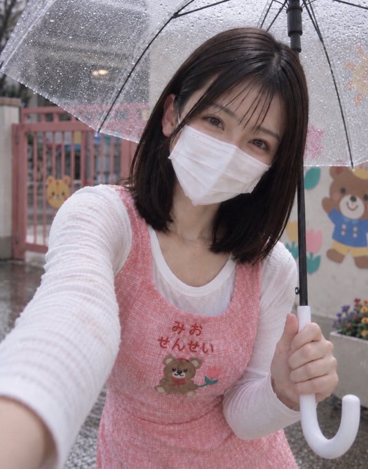 Cecilericci1's tweet photo. 今日も朝から雨女です🧸☂️

空に向かって、
超音波を送ったり、
特殊信号を送ったりしてるんだけど、

太陽さんにも、てるてる坊主さんにも
見放されてます🥲

そんな雨続きな暗い毎日に、
ずっと準備してたものが発表できそうです✨

明日の夜、少しだけ楽しみにしててね！

おぱよー🧸 https://t.co/LaLAgvNBWC