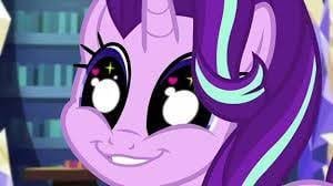 starlightgx5's tweet photo. @owooqq Discord why the heck are you doing this why are you helping nightmare Moon and why the hay are you increasing her power 

*She started to get distracted by the wonderful beautiful moon*

Oh https://t.co/dyWefEV8yD