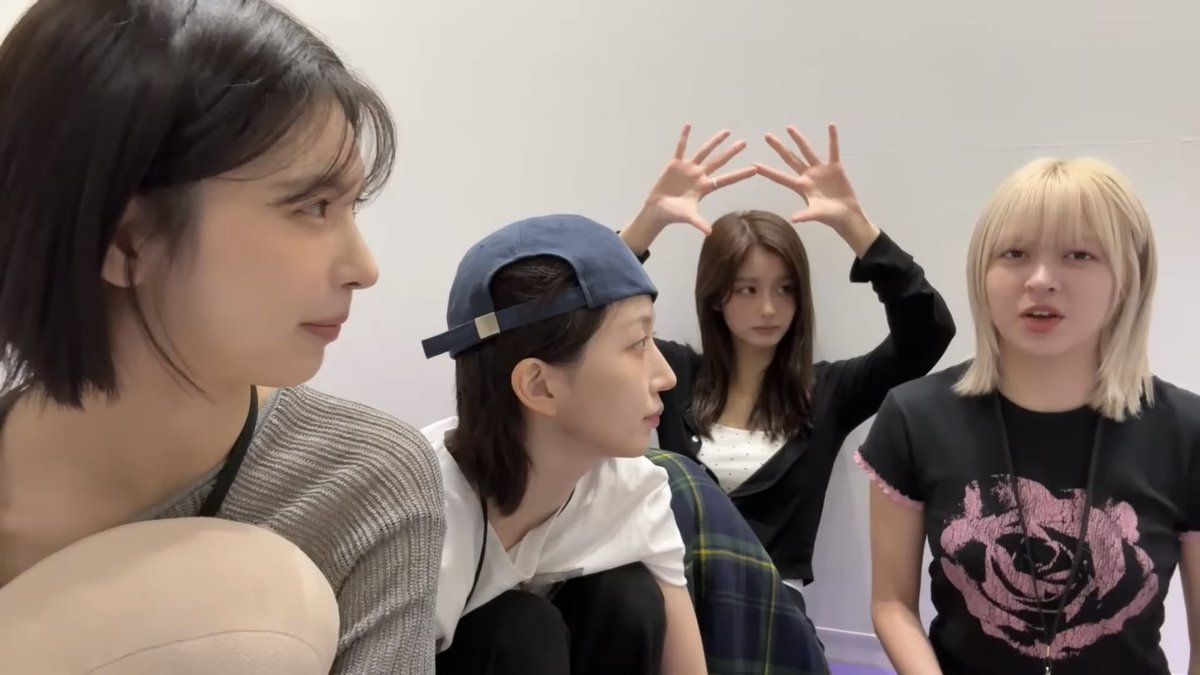Parkjinsolbaely's tweet photo. They wants that gamja so effing bad https://t.co/9nTI7dTTmX