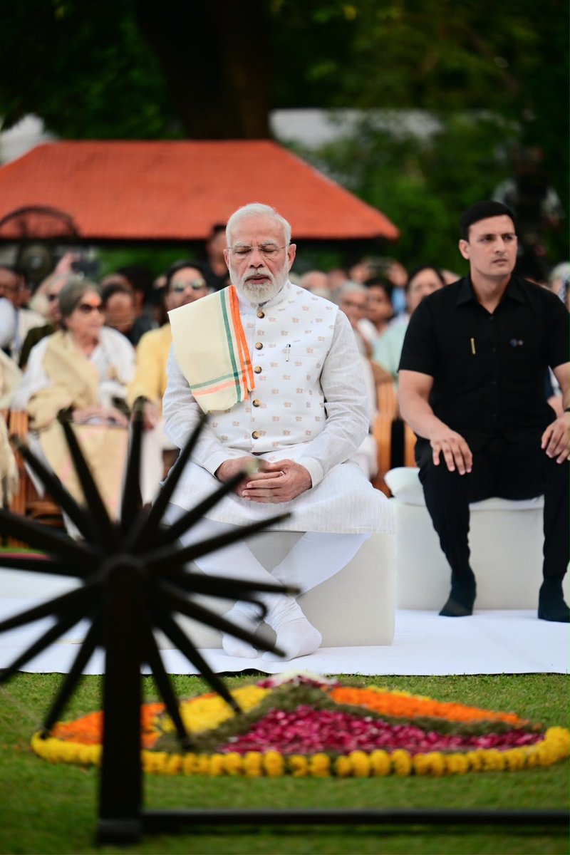narendramodi tweet picture