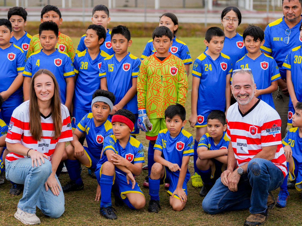 ColonyRidgeTX's tweet photo. ⚽🔥 Soccer is a huge part of our community

🏟️ Spaces where the game never stops
👨‍👩‍👧‍👦 Families spending time together
🤝 Friends becoming teammates

Because living here means staying active and connected 💥

#SantaFeNorthHouston #ColonyRidge #HoustonTX #SoccerLife #YouthSports #ColonyRidgeCommunities #soccer #soccerfields #soccerlove