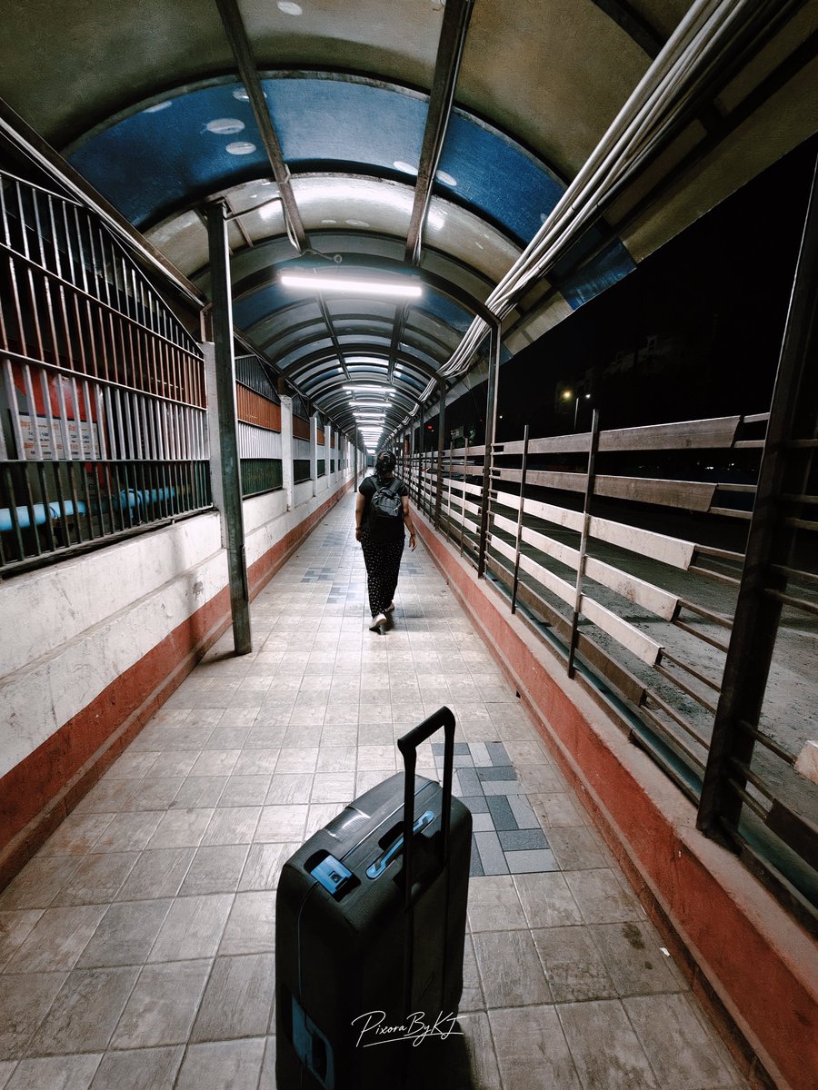 PixoraByKJ's tweet photo. Just Me, My luggage &amp; another story waiting to Unfold. 

#PixoraByKJ 
#ShotOnSnapdragon 
#WideWonder 
#ShotOnVivo 

@Snapdragon @Snapdragon_IN 
@ZEISSLenses 
@Vivo_India https://t.co/yU7RZtzvVz
