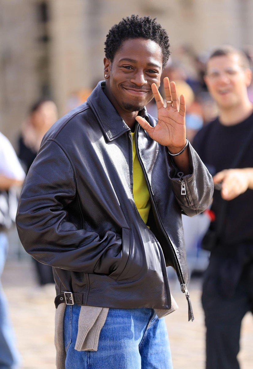 jonssonupdates's tweet photo. David Jonsson attends LOEWE SS27 for Paris Fashion Week! https://t.co/LSG3FTIhA1
