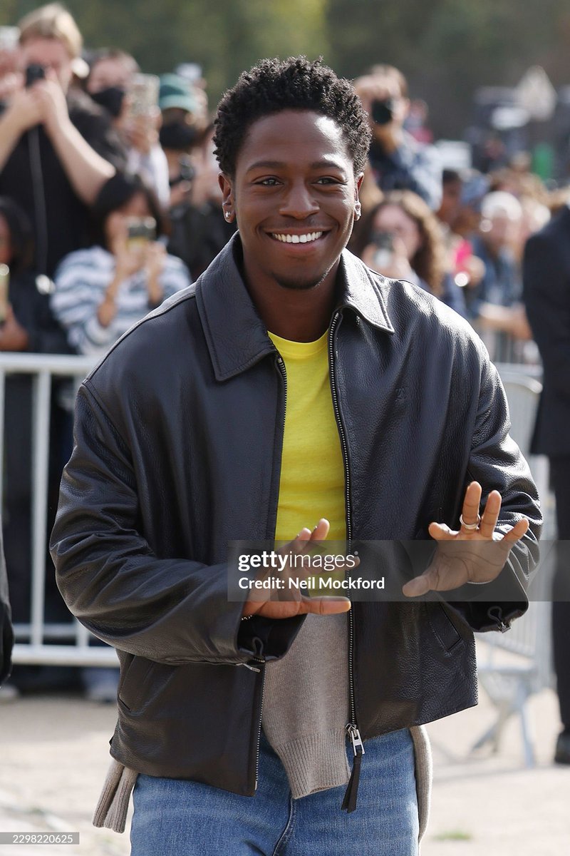 jonssonupdates's tweet photo. David Jonsson attends LOEWE SS27 for Paris Fashion Week! https://t.co/LSG3FTIhA1