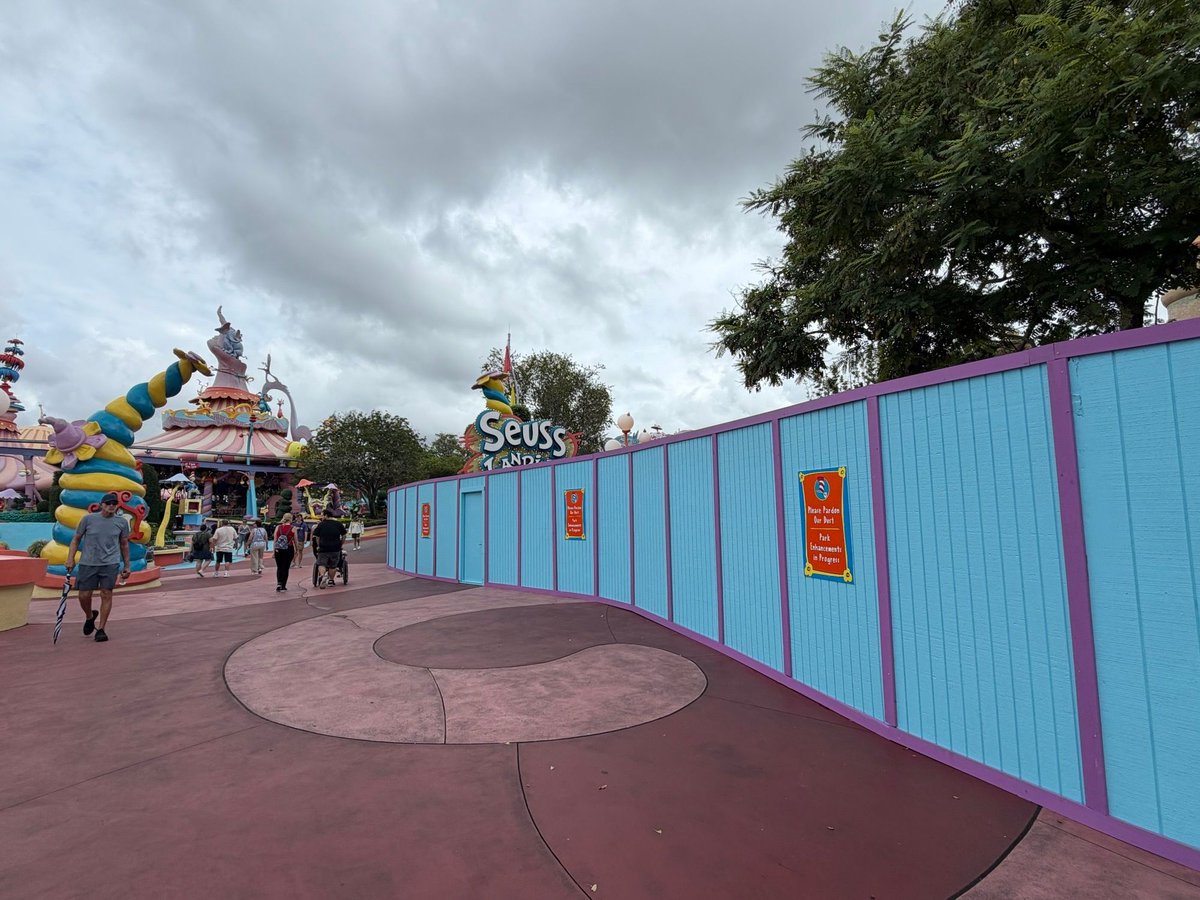insideuniversal's tweet photo. The entire right side of the Seuss Landing entrance, including McElligot’s Pool, has been walled off for refurbishment. @UniversalORL https://t.co/qvcHkCs2j7