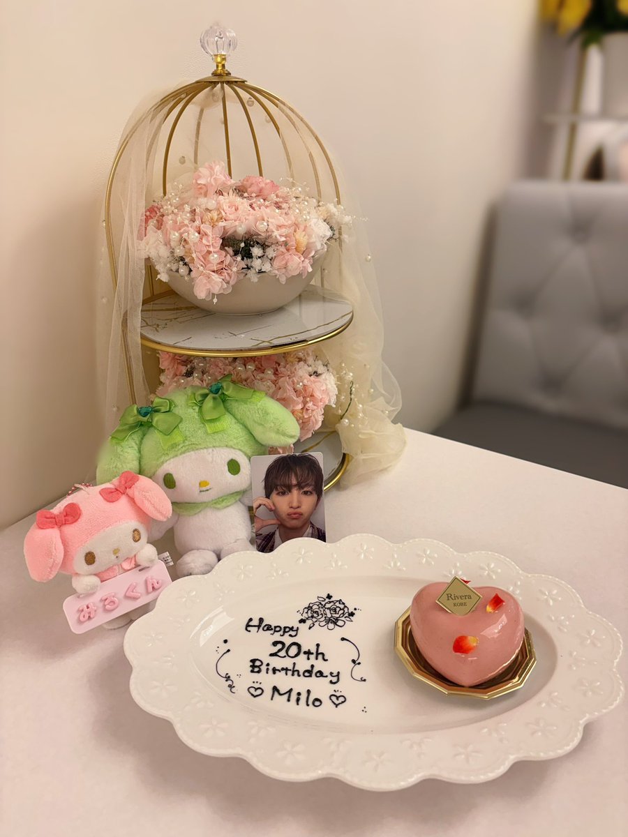 milomerochan's tweet photo. (⌒⌒)
ﾟヽ／。　　　（⌒⌒)
　｜ 　ᕱ୨୧ᕱ    ＼／ﾟ
　｜　 ﾐ◝︎⩊◜ﾐ 　｜
┏§━━ UU ━━§┓
  Happy Birthday💚 
┗━━━━━━━┛

#HAPPY_MILO_DAY  #高岡ミロ https://t.co/eIp9tLjlYY