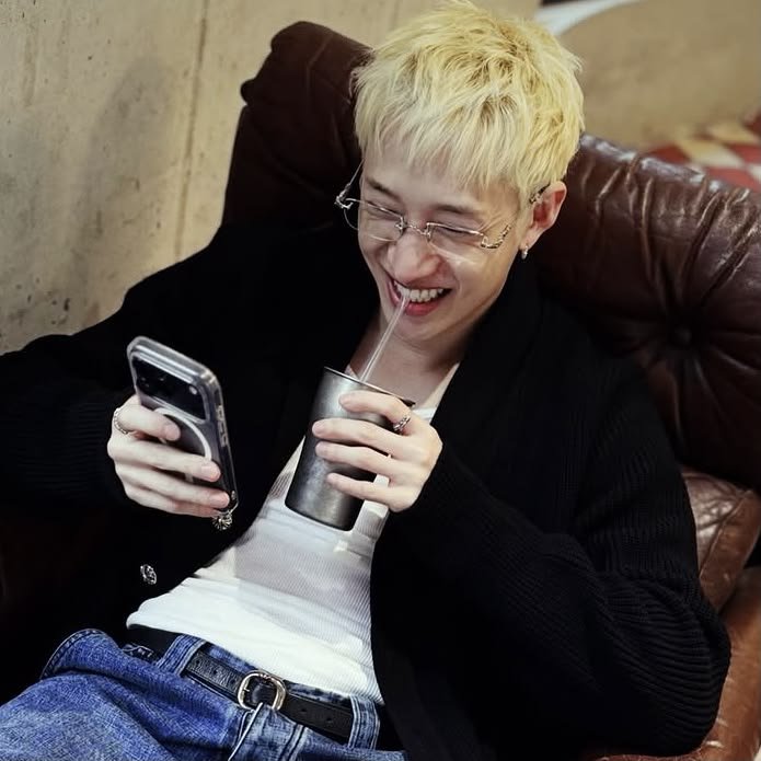 jonetonins's tweet photo. happy birthday channie🥹bende yeri çok ayrı skzyi onun sayesinde keşfettim ve hayatımın en kötü zamanında bilmese bile yanımda(lardı)hayatımı kurtardığın için teşekkür ederim chan hep böyle güll meleğim seni çok seviyorumm safe placem iyi ki doğdunn hayatımın anlamı🥹❤️‍🩹🥳🥳🫂😽💓 https://t.co/HF0SBr7z1s