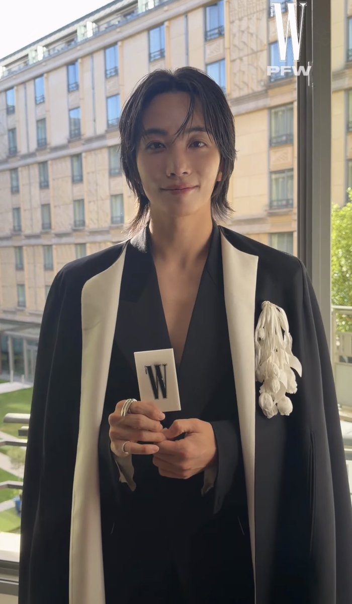 wonubliss's tweet photo. JEONGHAN AT GIVENCHY PFW 

#JEONGHANxGIVENCHY #GivenchySS27
#ParisFashionWeek @pledis_17 @givenchy https://t.co/C1s6j6s4DI