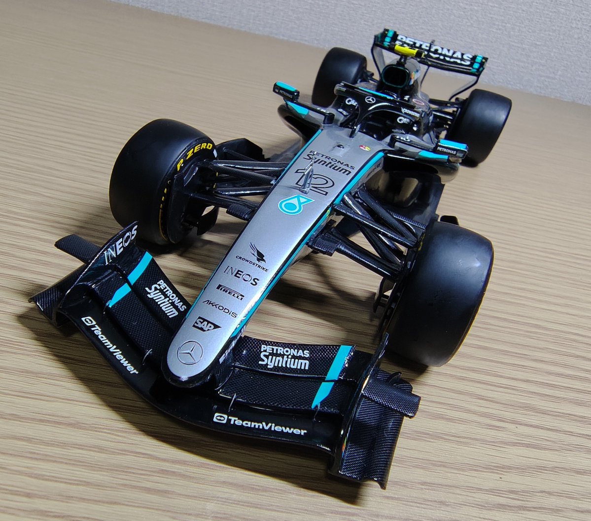 mihaya724's tweet photo. 史上最年少F1チャンピオンを狙う
アントネッリ号完成!!🏁
筆塗りのみで仕上げでみましたが、
いつものスプレー塗装に負けない
ぐらい、いい仕上がりになったの
ではないでしょうか✨
#newscratch
#W17 https://t.co/HToSCCSpGW