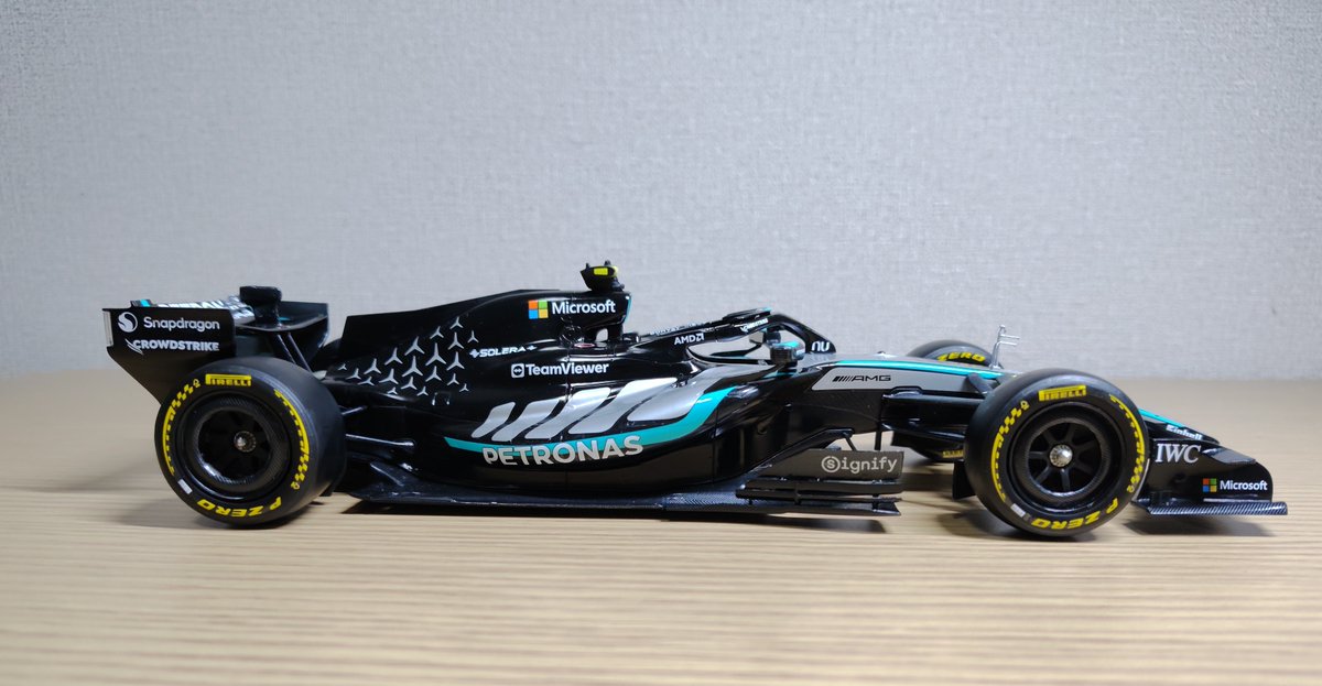 mihaya724's tweet photo. 史上最年少F1チャンピオンを狙う
アントネッリ号完成!!🏁
筆塗りのみで仕上げでみましたが、
いつものスプレー塗装に負けない
ぐらい、いい仕上がりになったの
ではないでしょうか✨
#newscratch
#W17 https://t.co/HToSCCSpGW