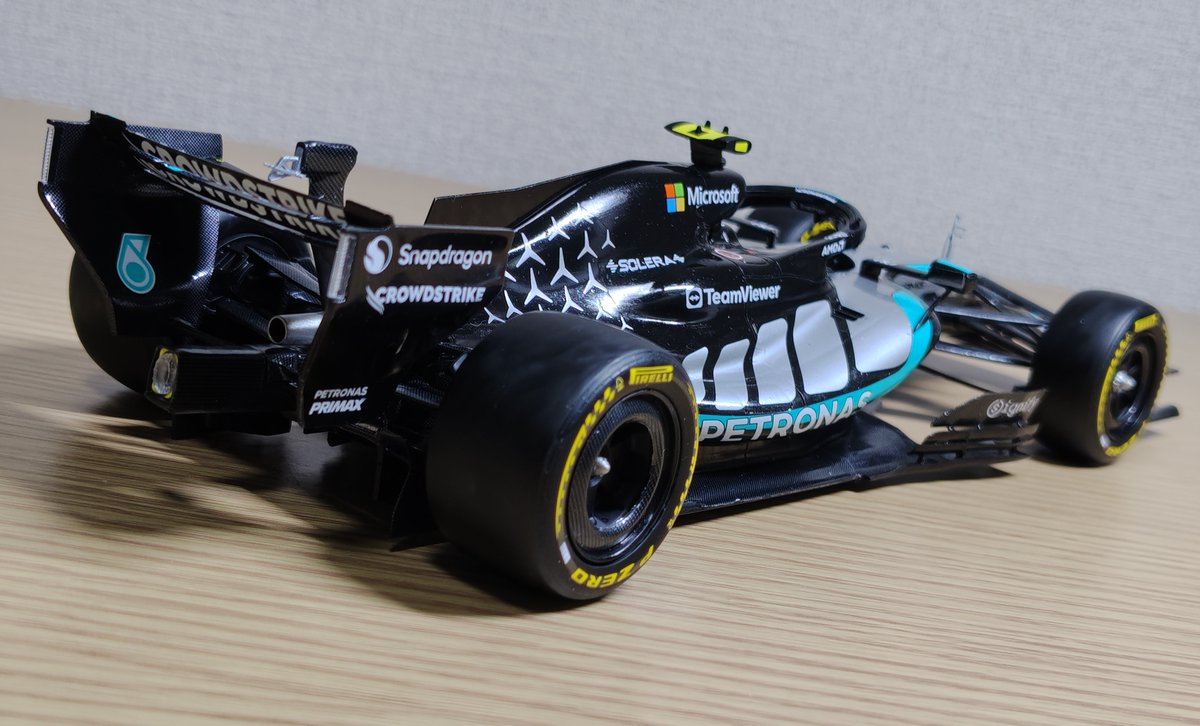 mihaya724's tweet photo. 史上最年少F1チャンピオンを狙う
アントネッリ号完成!!🏁
筆塗りのみで仕上げでみましたが、
いつものスプレー塗装に負けない
ぐらい、いい仕上がりになったの
ではないでしょうか✨
#newscratch
#W17 https://t.co/HToSCCSpGW