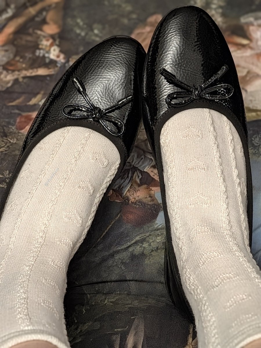vicevixxn's tweet photo. wiggling my toes all the way to the bank https://t.co/E81dbpU0dp