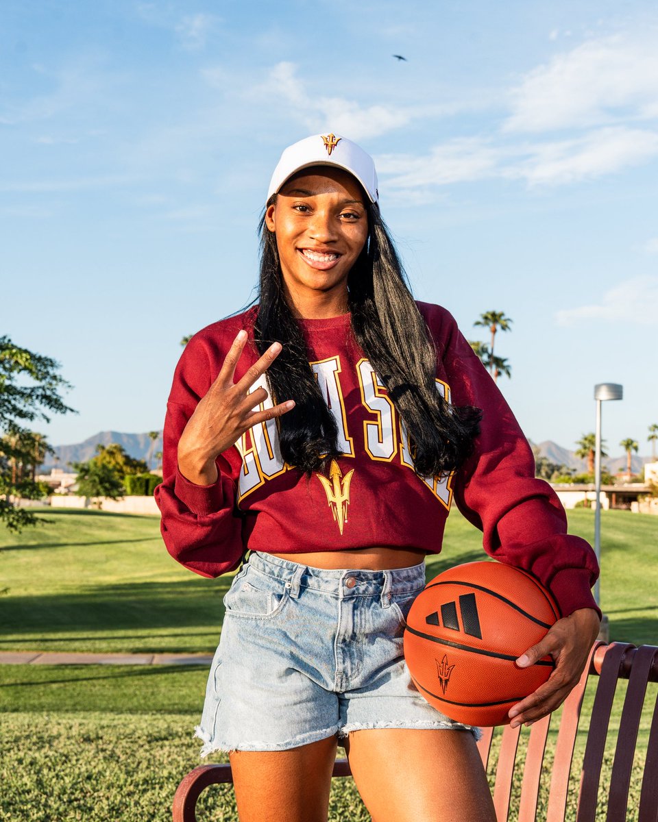 SunDevilWBB's tweet photo. Happy Birthday, Spider ♥️🥳 @rashunda_jones https://t.co/onAYSDn48p