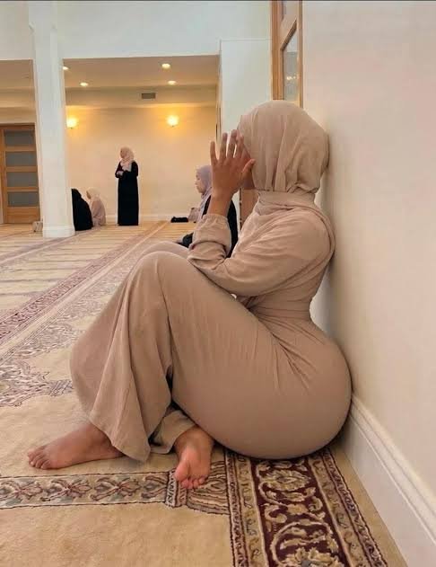 AlimaLayla's tweet photo. Meri taraf se ap sab ko Jumma Mubarak https://t.co/Fj2DU9R7Dy