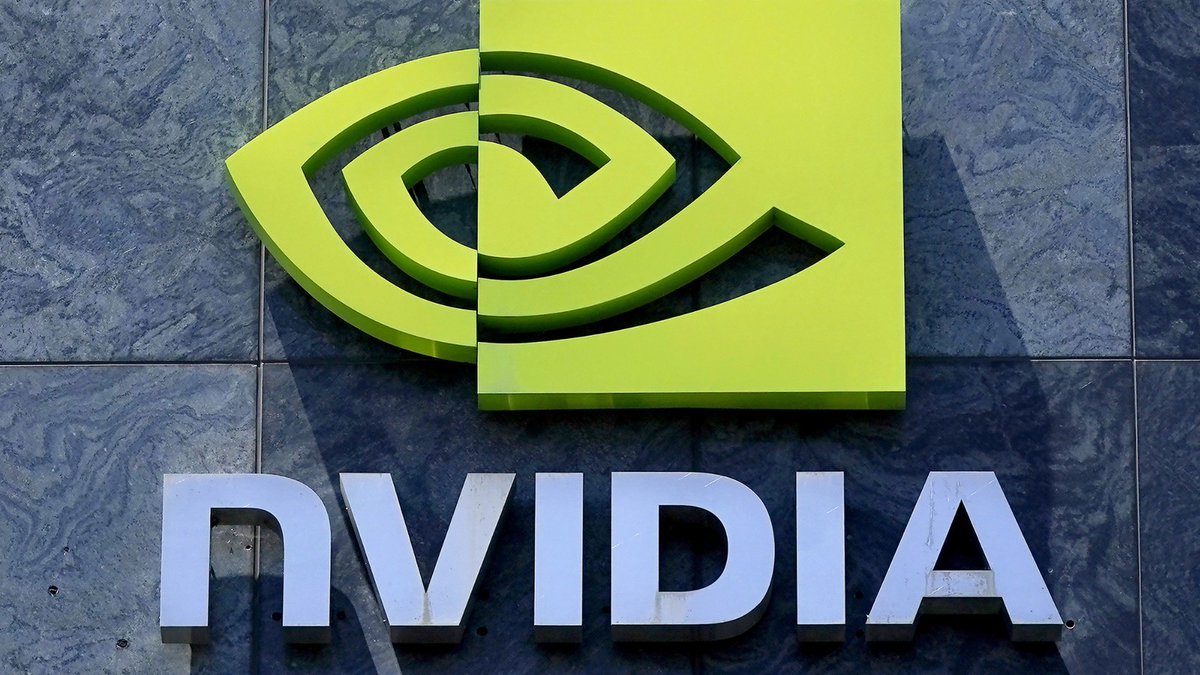 applitank's tweet photo. Nvidia has unveiled the DGX Spark at $4,999, with half the RAM and storage. The 128 GB version now lists at $6,950, nearly 75% above its launch price, amid a memory crunch.

#Applitank #Nvidia #DGXSpark https://t.co/MgxbF420Li