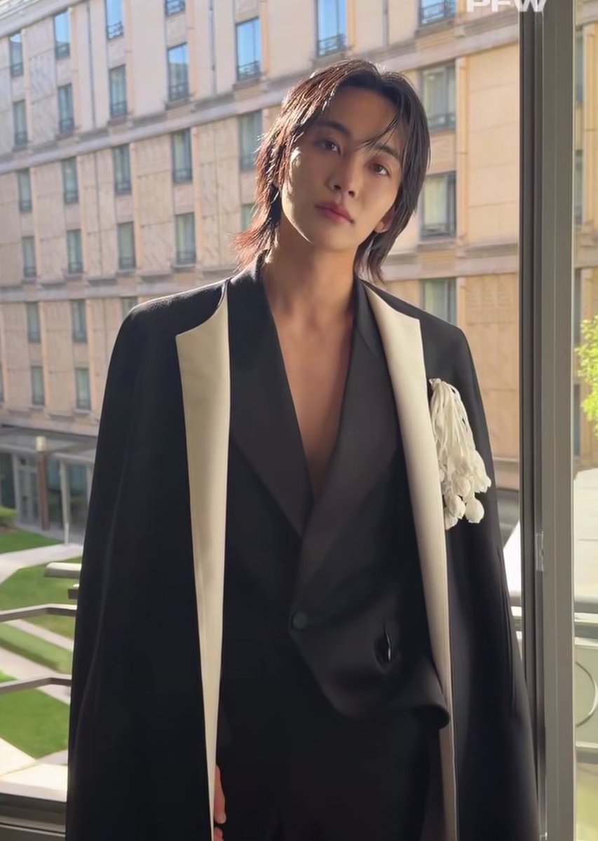 H4NISHU's tweet photo. givenchy styled them really well 🙂‍↕️ https://t.co/lhSiz6ae5J