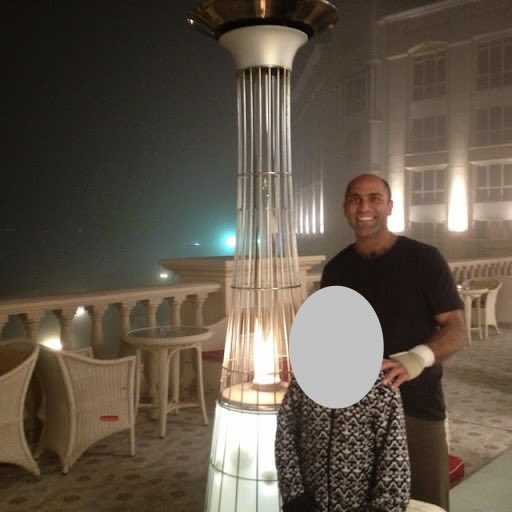 albarii_sa's tweet photo. قبل يومين، ألقي القبض على أشتون (أشرف) حامد العبودي، وهو مصري الأصل ويعمل في وزارة الطاقة الأميركية، وذلك صباح يوم الأربعاء 30 سبتمبر، بتهمة تتعلق بالإرهاب الفيدرالي.

أشرف حامد العبودي، البالغ من العمر 51 عامًا، متهم بتقديم الدعم المادي للحوثيين، وهي منظمة مصنفة إرهابية ومدعومة من إيران. ويقول المحققون إنه استخدم خبرته المتخصصة في محاولة لمساعدتهم على تحسين اتصالاتهم، كما اشترى مواد تُستخدم في تصنيع المتفجرات والطائرات المسيّرة محلية الصنع، وسافر إلى اليمن أكثر من مرة.