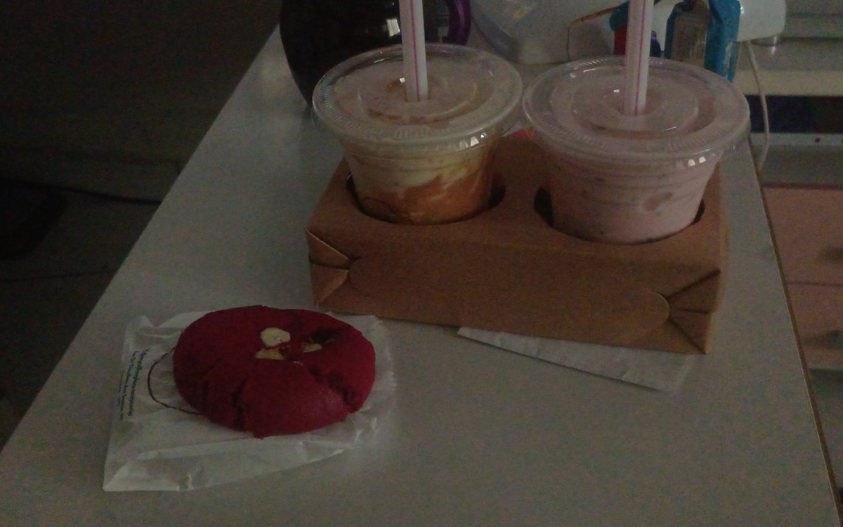 xenomorphslave's tweet photo. povs: você me namora, fez cirurgia no siso e só pode comer coisas macias e frias, então eu te trouxe café da manhã https://t.co/XmCLWYUVMx