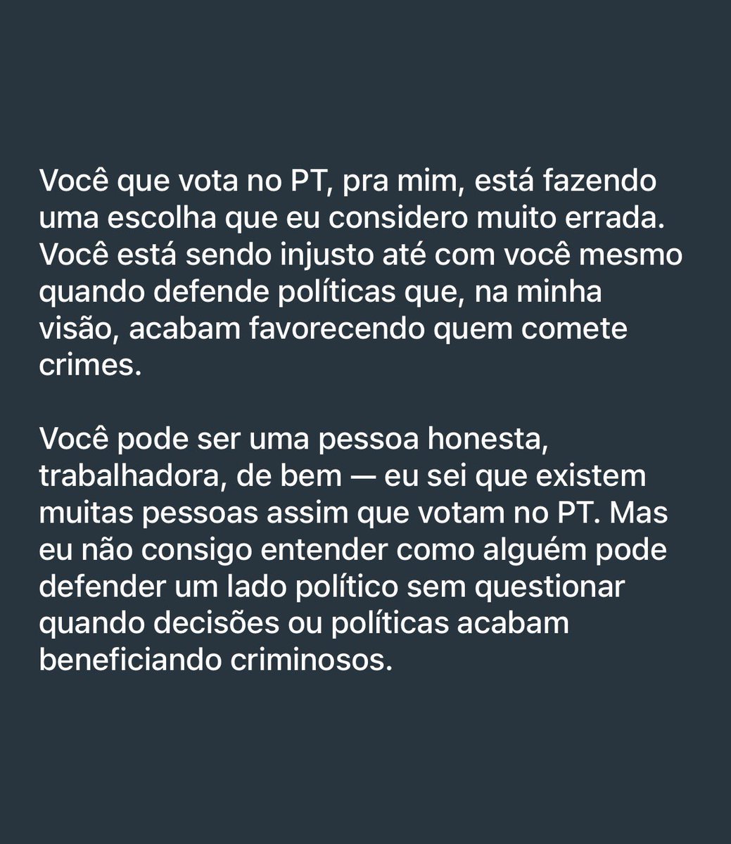EmmaFoxVIP's tweet photo. Quando você for vítima de um assaltante, de um estuprador, agradeça ao PT.

Quando você estiver na fila do SUS aguardando atendimento e não conseguir atendimento ou tiver que esperar anos, agradeça ao PT.

Quando você não conseguir uma vaga na escola que você quer, agradeça ao PT.

Quando estiver com as coisas caras no mercado, agradeça ao PT, tá?

Porque a 20 anos a promessa do PT é melhorar isso. E ao mesmo tempo eles dão benefício pra bandido, pra criminoso. E foi o que aconteceu com o Maníaco do Escort Azul: um homem condenado a mais de 120 anos de prisão que, durante uma saída temporária, foi acusado de estuprar novamente uma adolescente, traumatizada pro resto da vida. E esse maníaco vagabundo vai continuar sendo sustentado com dinheiro público!

Amanhã pode ser a tua filha. Amanhã pode ser você, mulher que vota no PT.

E ontem, Maria Eduarda, uma jovem de apenas 24 anos, morreu durante uma tentativa de assalto. Uma jovem inocente, que estava simplesmente seguindo a vida dela, e acabou morta em meio à violência de um assalto. 

Amanhã pode ser a tua filha. Amanhã pode ser você.

Agradeça ao PT quando as coisas estiverem ruins.

Porque a promessa do PT é dar Bolsa Família, cerveja e picanha. Cerveja e picanha. Mas prometer melhoria na educação, agora ele não faz. Na saúde, ele não melhora. Imposto é cada vez mais imposto em cima de imposto.

A situação no Brasil tá cada vez pior, lojas se fechando cada vez mais, emprego reduzindo. É isso que tá acontecendo e é isso que é o objetivo da esquerda. E ninguém enxerga isso.

E pior: mulheres.

PT é contra benefício à mulher. É mulheres votando no PT, mulheres que a gente é atacada, assediada, estuprada, sofrendo tanta coisa, tanta desigualdade que a gente sofre, e o PT vai lá e favorece essa classe que maltrata as mulheres.