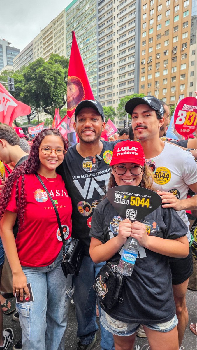 rickazzevedo's tweet photo. Time de peso na caminhada com Lula aqui na Candelária ❤️💪🏽🌟

União 13 e 5044 no RJ! https://t.co/mnbTqsp1dB