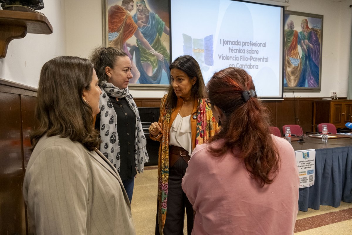 cantabriaes's tweet photo. ✅ Gómez del Río considera "imprescindible" la respuesta legal frente a la violencia filio parental y señala la educación y la prevención como otras líneas de actuación

✅ Ha inaugurado las jornadas técnicas organizadas @sevifip @Fundacion_Amigo 

ℹ️➡️ https://t.co/XMWXqb0bBp https://t.co/UAWM8XGBYC