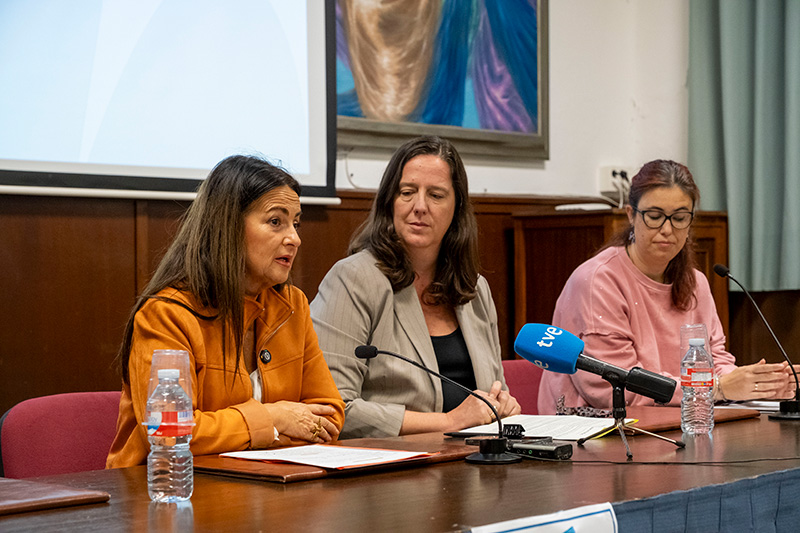 cantabriaes's tweet photo. ✅ Gómez del Río considera "imprescindible" la respuesta legal frente a la violencia filio parental y señala la educación y la prevención como otras líneas de actuación

✅ Ha inaugurado las jornadas técnicas organizadas @sevifip @Fundacion_Amigo 

ℹ️➡️ https://t.co/XMWXqb0bBp https://t.co/UAWM8XGBYC