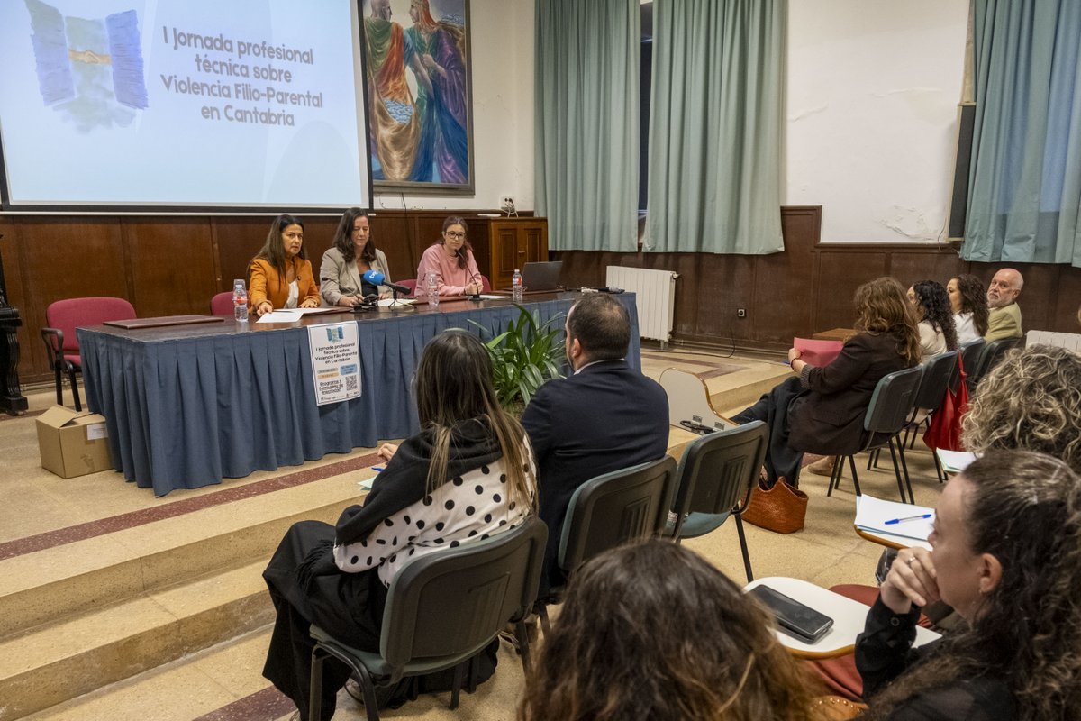 cantabriaes's tweet photo. ✅ Gómez del Río considera "imprescindible" la respuesta legal frente a la violencia filio parental y señala la educación y la prevención como otras líneas de actuación

✅ Ha inaugurado las jornadas técnicas organizadas @sevifip @Fundacion_Amigo 

ℹ️➡️ https://t.co/XMWXqb0bBp https://t.co/UAWM8XGBYC