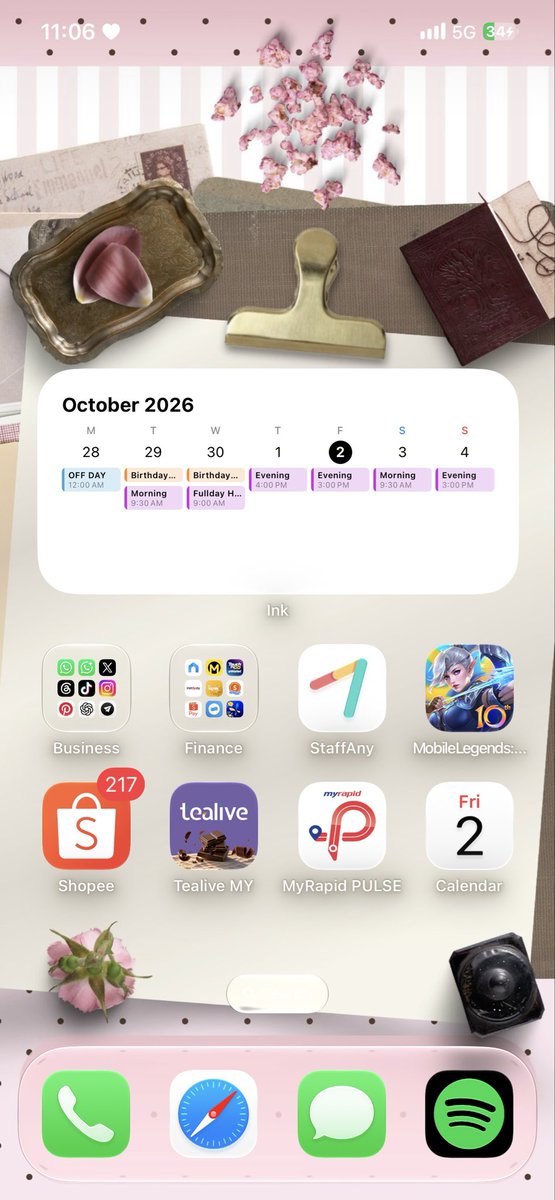alpupat's tweet photo. cutest wallpaper from @saehorse 🫶🏻 https://t.co/EmOa6PHLWF