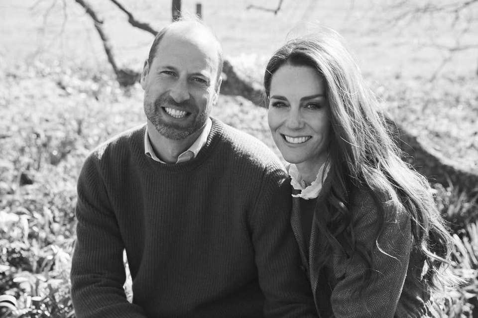 SabirahLohn's tweet photo. Love this picture they updated it to! This picture was previously shared during Valentine’s Day in black-and-white on their account. Taken by Josh Shinner. https://t.co/jpHmmRf1yQ
